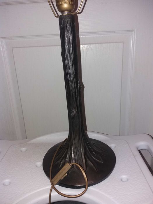 lampa w kształcie drzewa