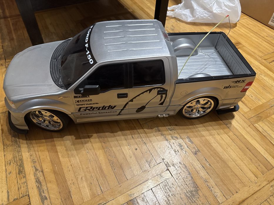 Машинка на пульті