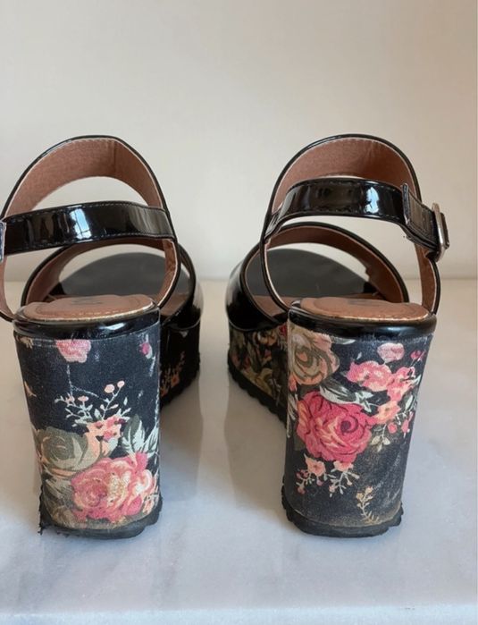Sandálias de plataforma