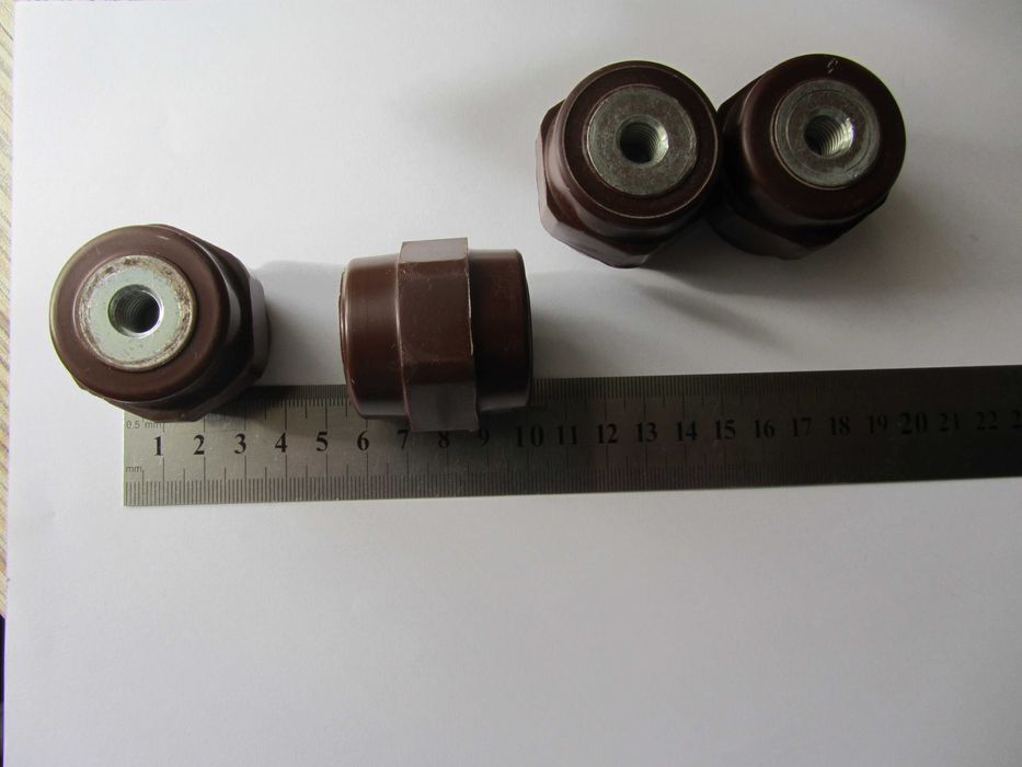 Ізолятор 0,4кВ .