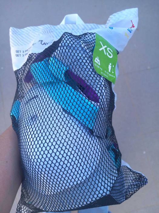 Patins 36 + capacete + protecoes xs + saco