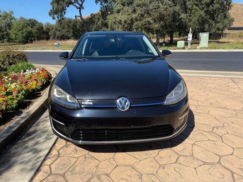 Volkswagen e-Golf      2016