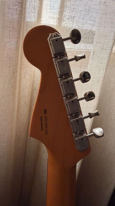 Fender Stratocaster Vintera 60's modified Olympic White + Fender Wood Case (tudo como novo)