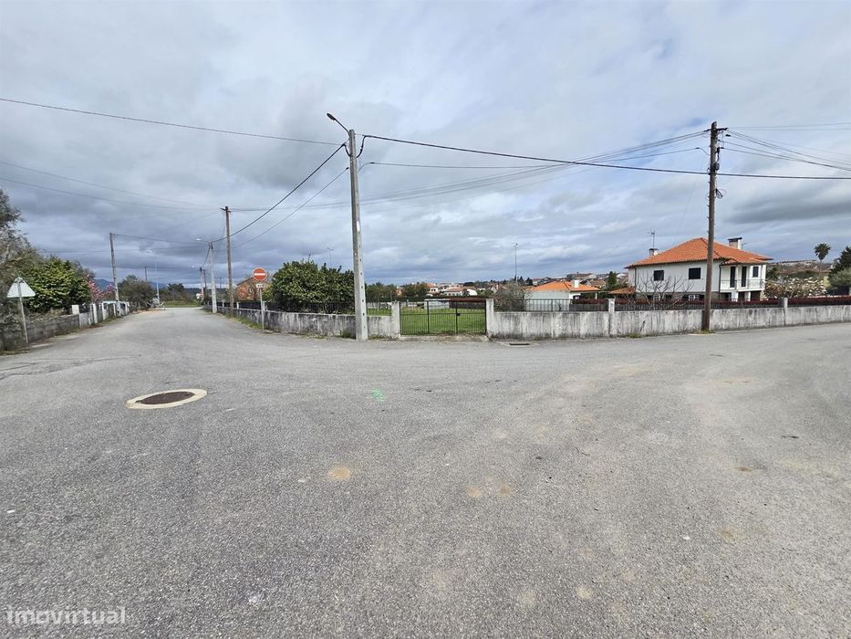 Lote de Terreno para Construção de Prédio com 10 fogos em Tondela
