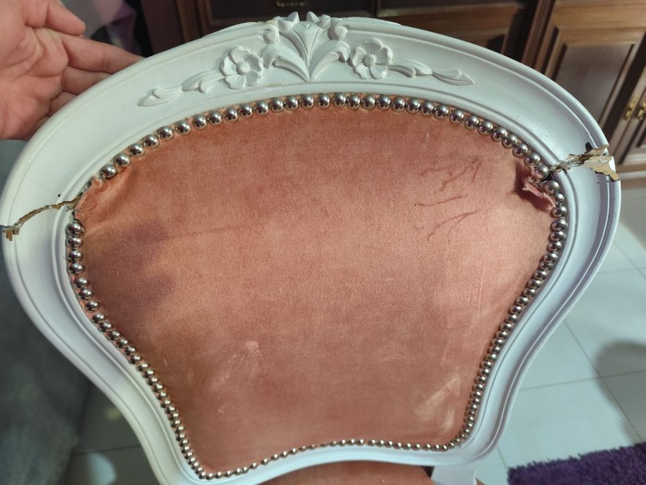 Cadeira de sala rosa