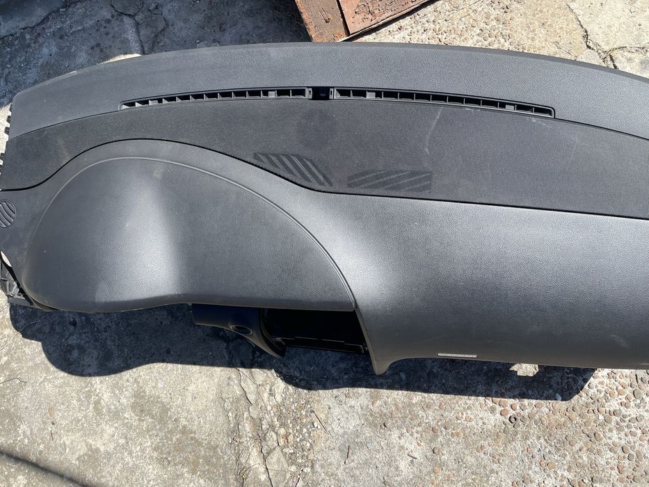 Панель Audi q7 (торпеда)