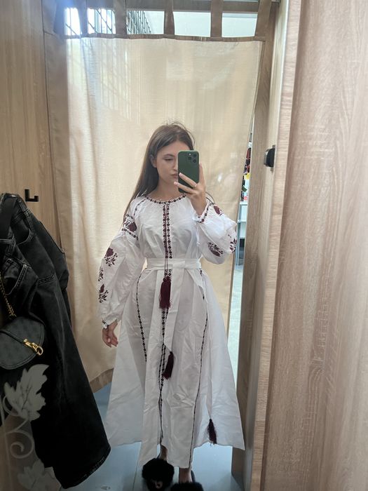 Вишите плаття / на випускний