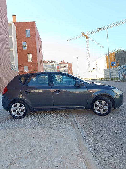 Kia Ceed CRDI 1.6 16v 115cv em muito bom estado !!!