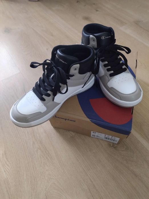 Buty champion 40.