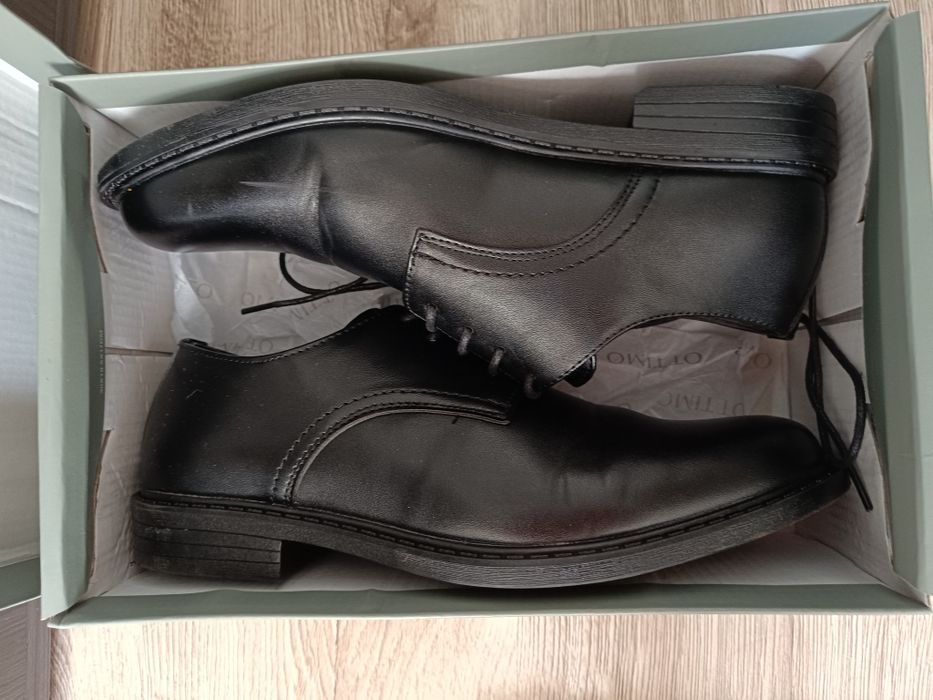 Czarne buty wizytowe r. 40 jak nowe