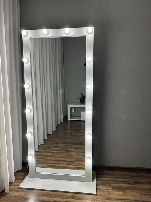 Зеркало напольное