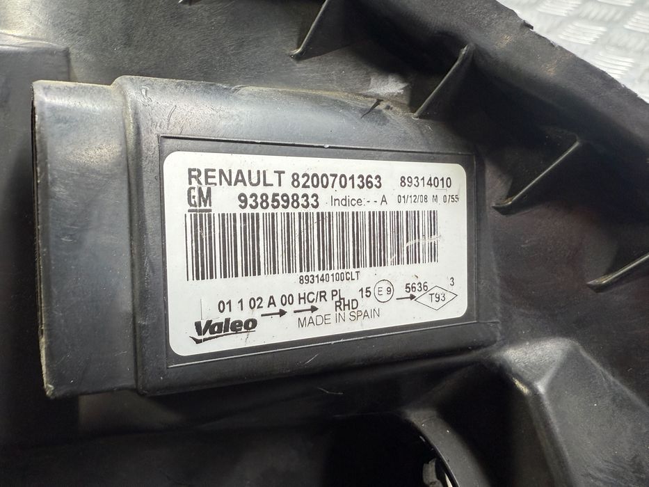 Фара левая  Renault Trafic Opel Vivaro  Primastar 2006- 8200701363