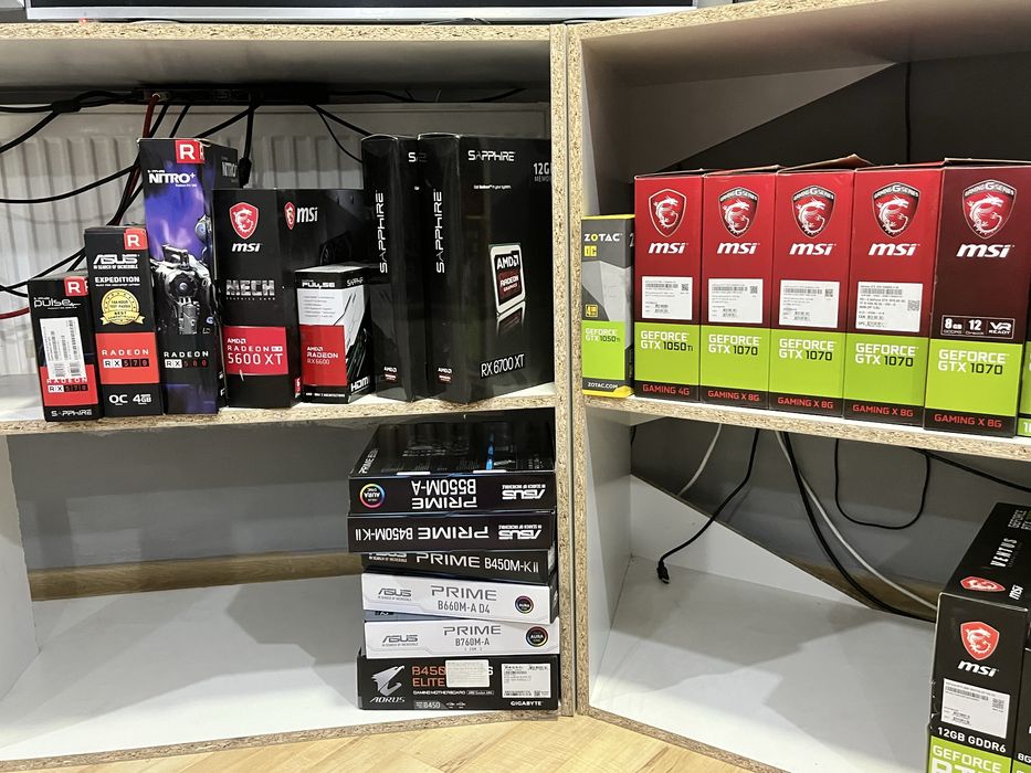 Коробки відеокарт процесорів маткринських плат amd nvidia msi palit zotac asus sapphire gigabyte