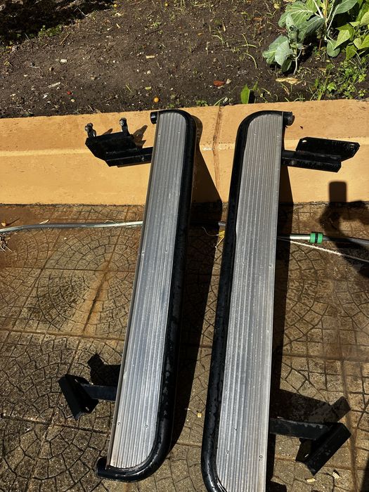 Par de Estribos metalicos para Land Rover Defender