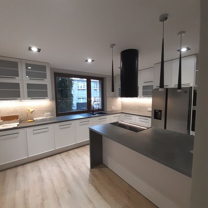 Meble na wymiar ,kuchnie , garderoby , łazienkowe