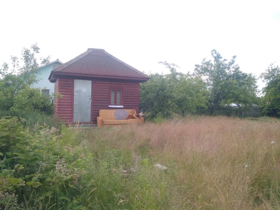 Продам дачну ділянку з будиночком