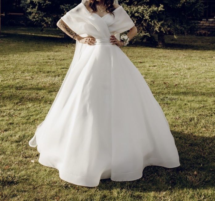 Продам весільну сукню