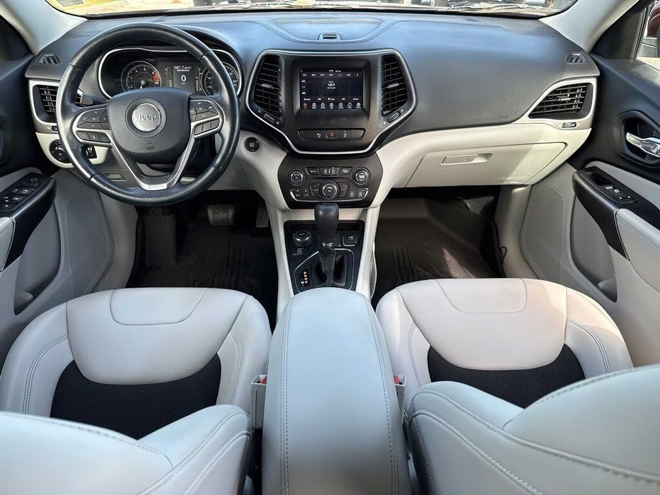 Jeep Cherokee Latitude Plus 4x4      2021