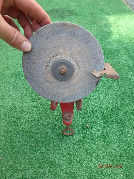 Polska szlifierka ręczna na korbę.