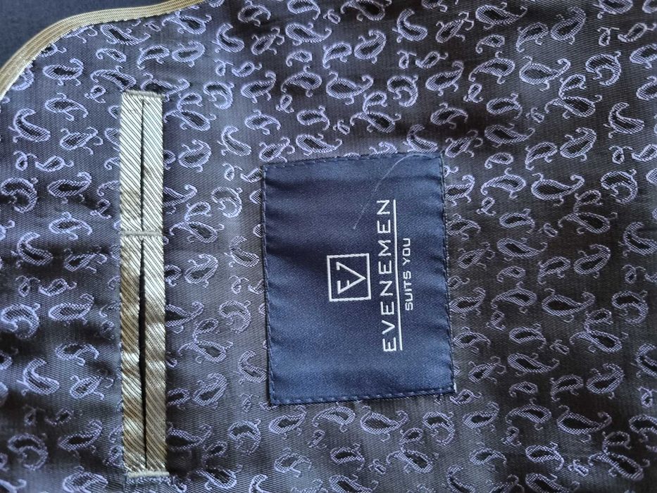 Granatowy garnitur Evenemen