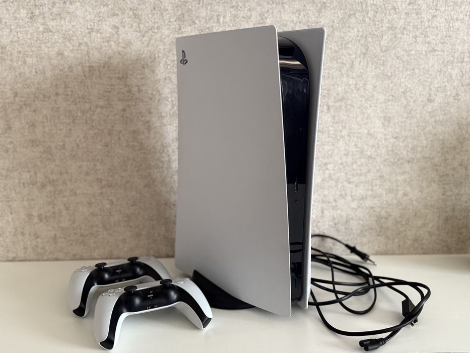 Sony PlayStation 5 Disc Edition + 2 геймпади