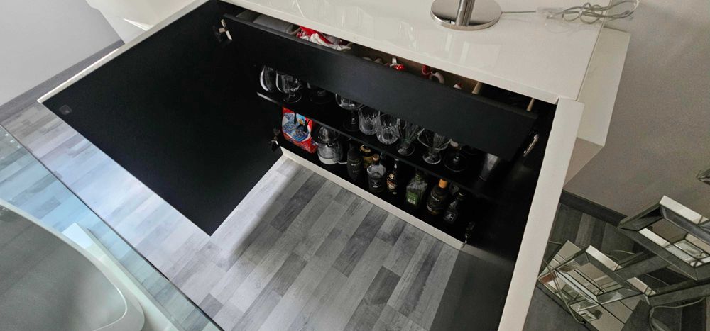Sala Completa Moderna | Aparador + Mesa Vidro + 6 Cadeiras + Sofá + Lareira Elétrica + 2 Carpetes | 1.440€