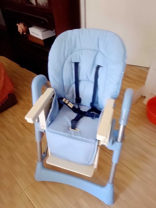 Cadeira de refeições reclinavel c 2 tabuleiros