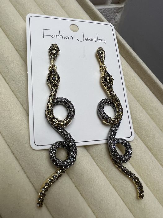 Super stylowe, nowe kolczyki „Wąż”.