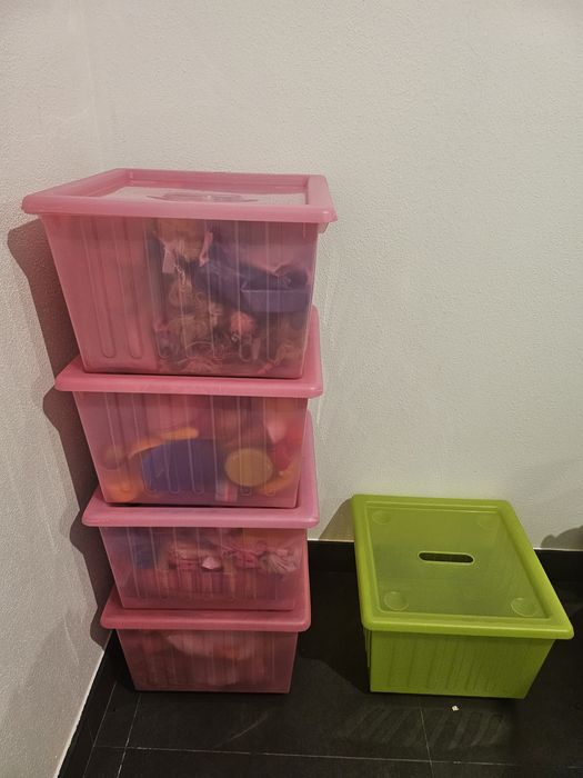 Caixas com rodinhas para arrumação de brinquedos