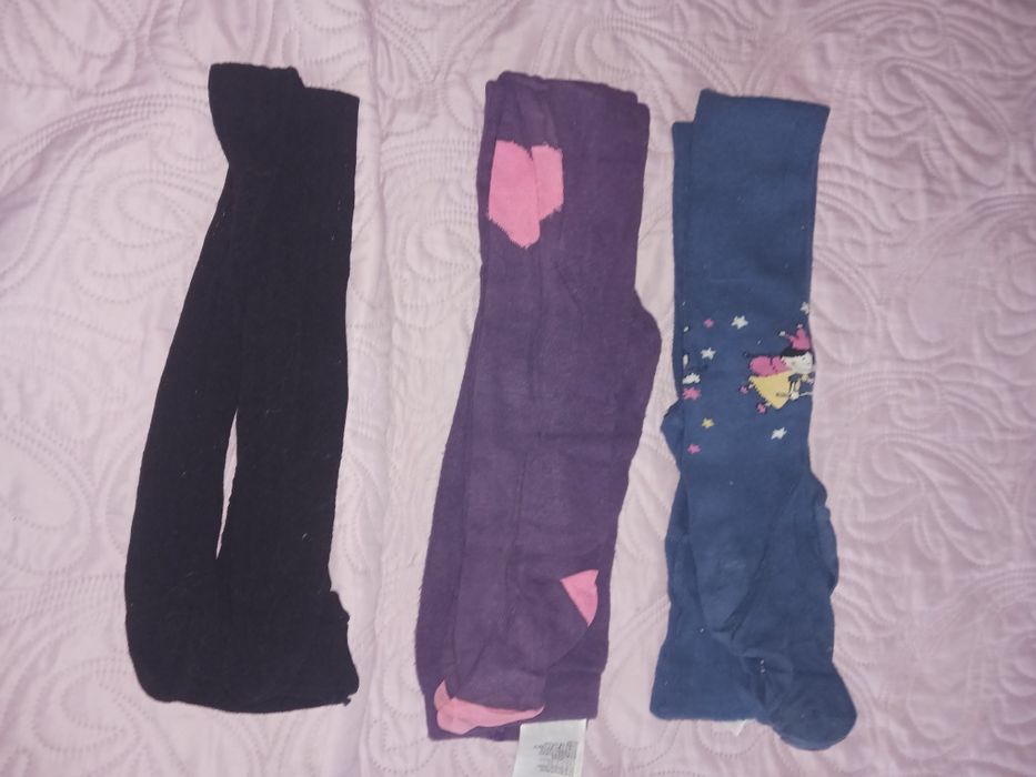 Zestaw rajstopek dla dziewczynki.