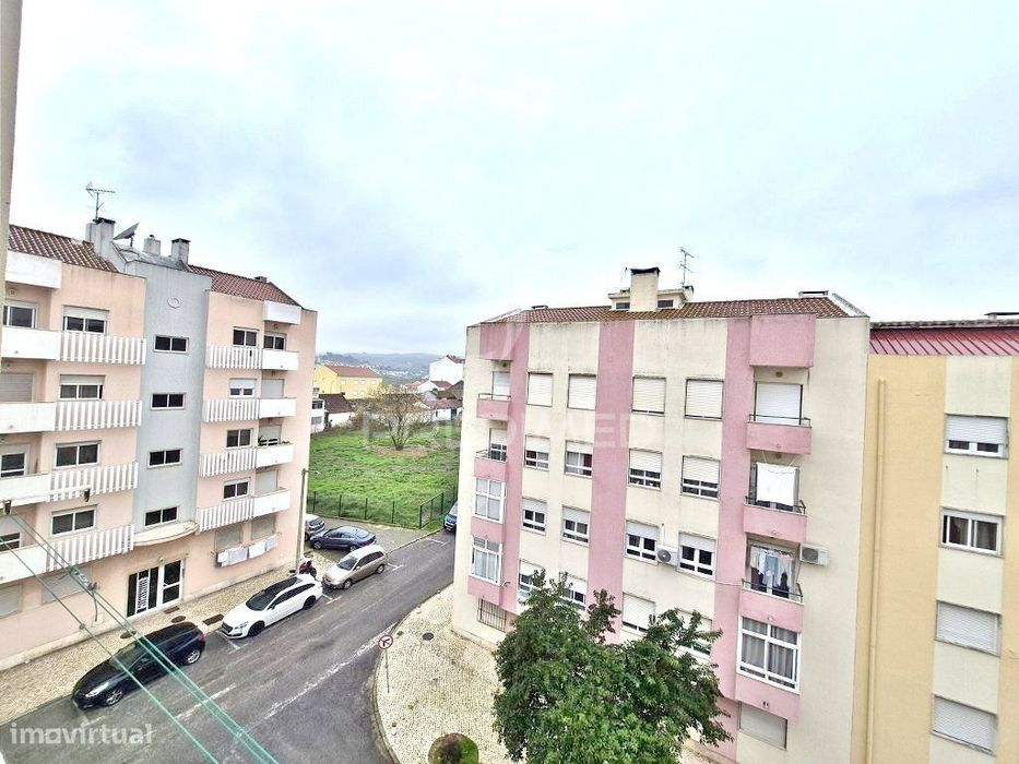 Apartamento T2 Totalmente Remodelado no Carregado