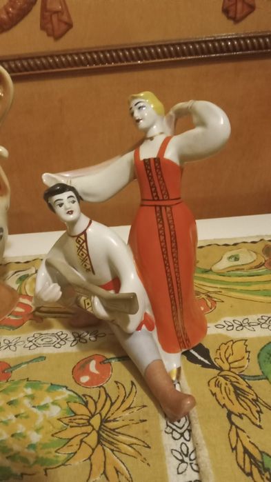 Статуетки фарфор