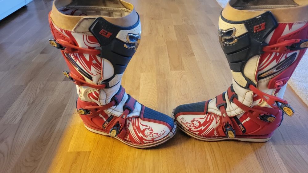 fox m 11. 45 r  мотоботи