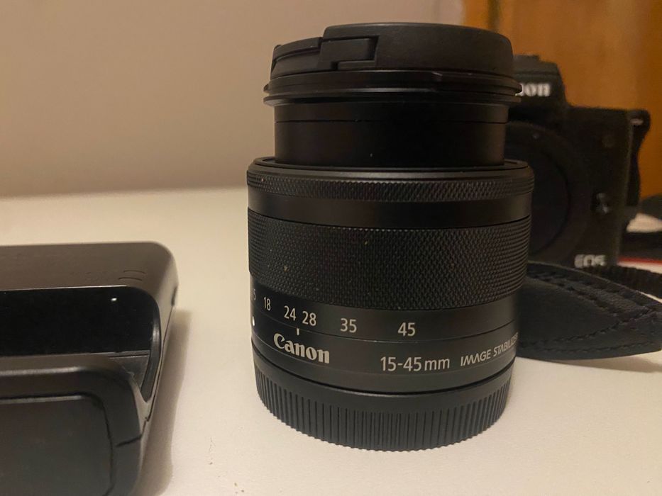 Canon EOS M50 com lente