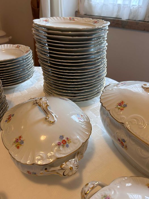 Serviço de Jantar Vista Alegre - Anos 40 (79 Peças)