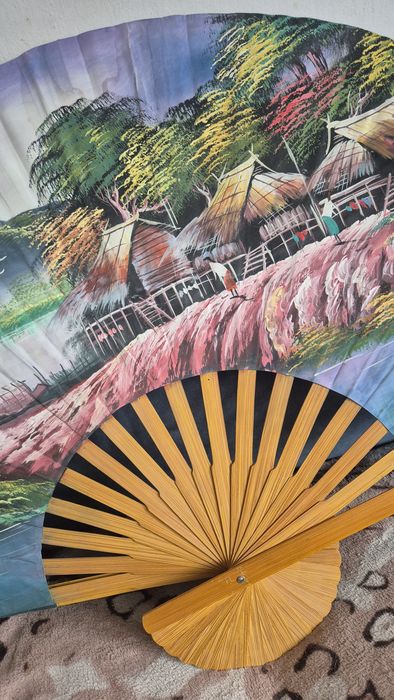 Piękny duży wachlarz malowany naścienny 100 cm