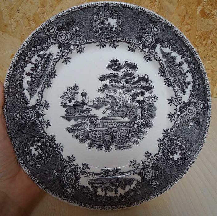 Prato da Fábrica de Loiça de Sacavém - Motivo "Estátua"