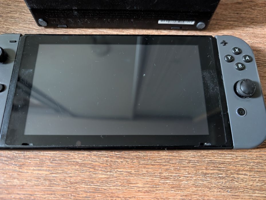 Продам Nintendo switch v1 з грою mario та док станціє,  картою на 64гб