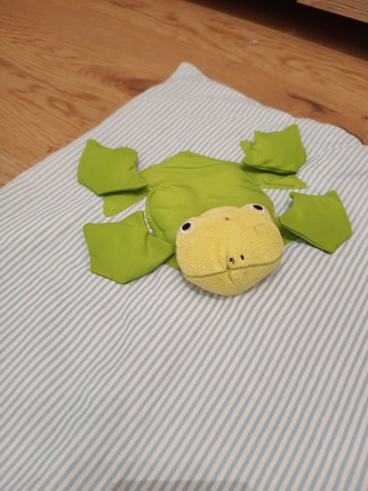 Mata do zabawy dla niemowląt Ikea i Chicco