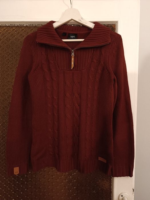 Ciemnoczerwony sweter