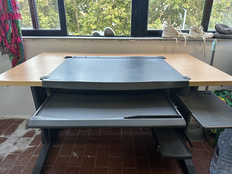 Mesa secretaria mas cadeira