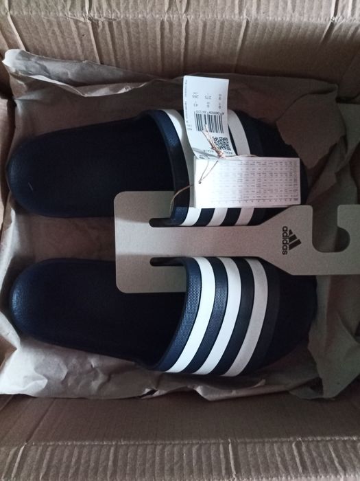 Chinelos de marca ADIDAS