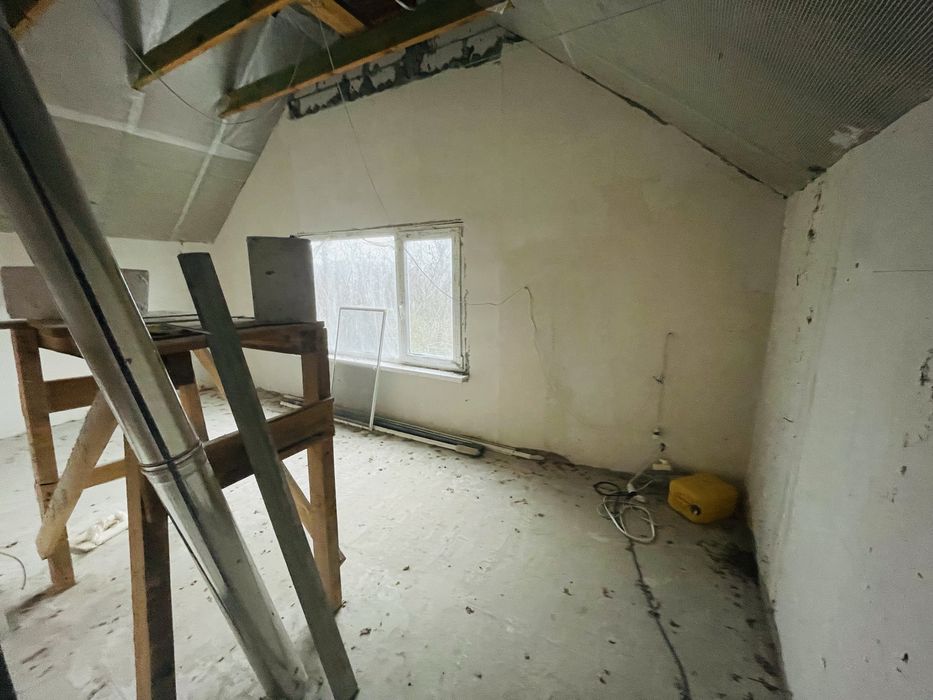 Продаж будинку біля лісу та річки