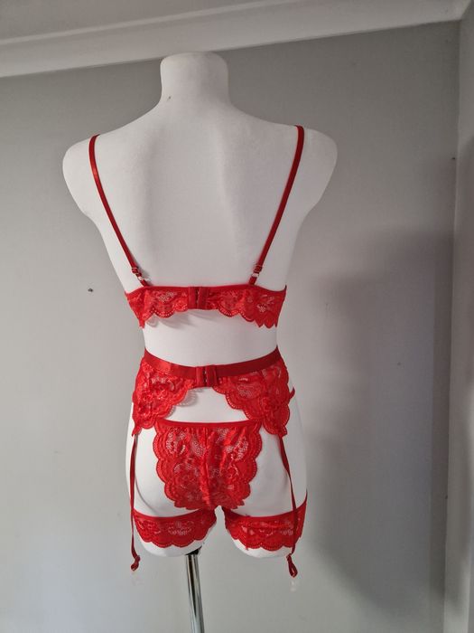 Seksowny czerwony komplet bielizny M