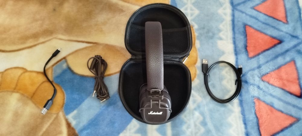 Продам оригинальные наушники marshal major |V в отличном состоянии.  Bluetooth 5.0 — АКБ до 80 часов работы