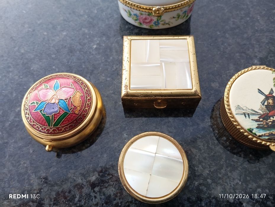 Caixinhas de creme mprimifos diferentes materiais