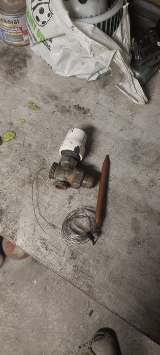 Zawór trójdrożny termostatyczny z kapilarą