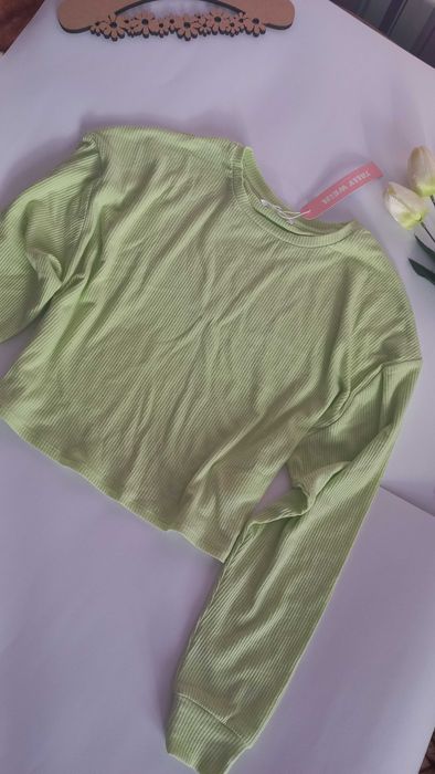 Салатний лонгслів вагітним  короткий светр 46 48 розмір новий