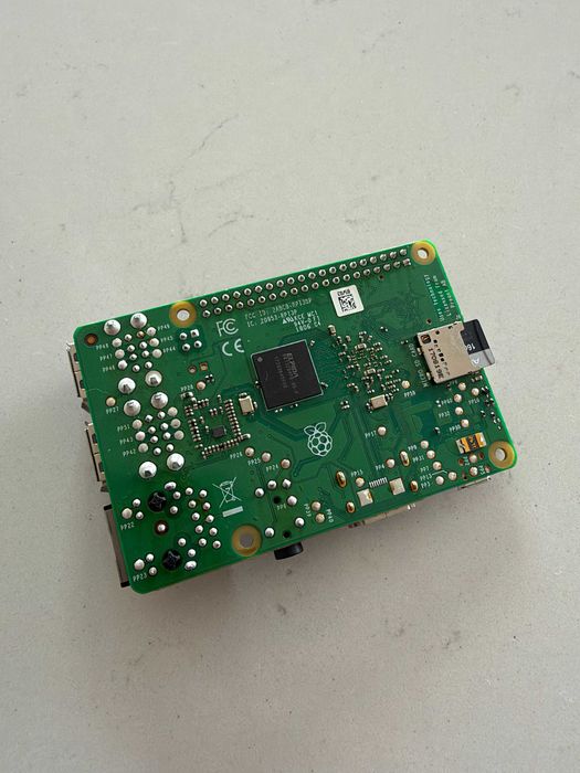Raspberry Pi 3b com caixa e carregador originais