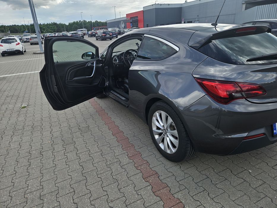 Opel Astra J 1.7 GTC 2012